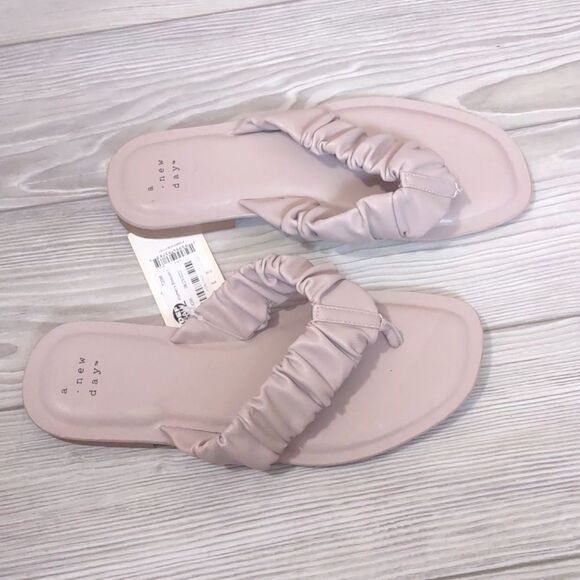 (23-2390) 🔥3/$20🔥 A New Day Blossom Scrunch Flip Flops Sandals Sz 7 - Picture 8 of 10